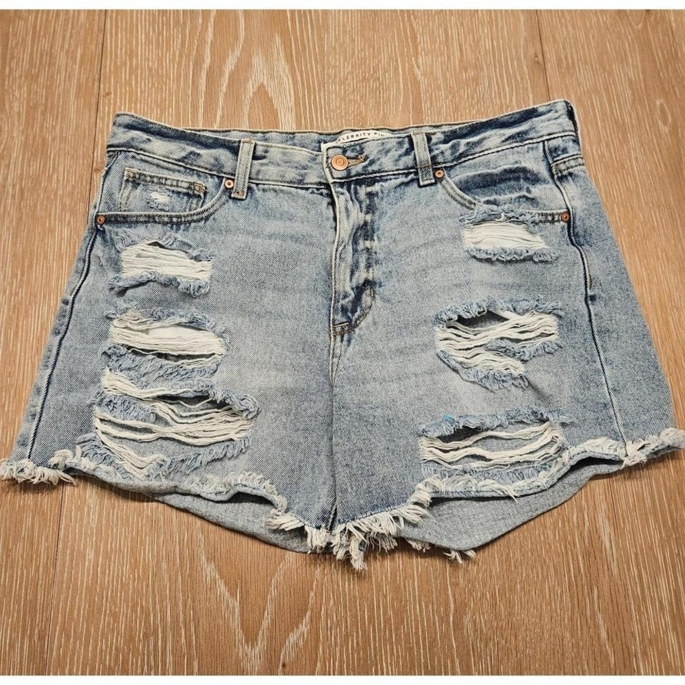 Celebrity Pink‎ shorts size 11